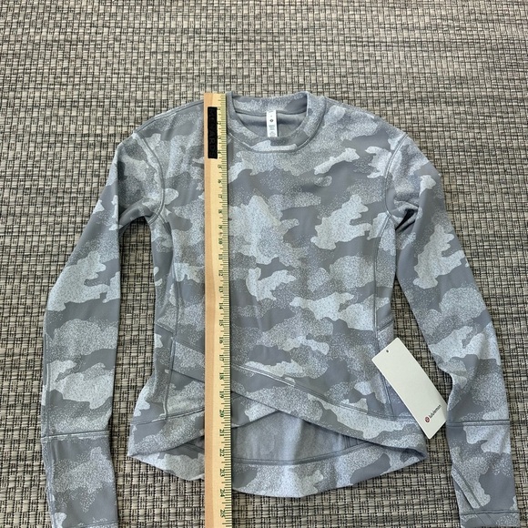 Lululemon close to crossing long sleeve *rulu size 6 - Picture 6 of 12